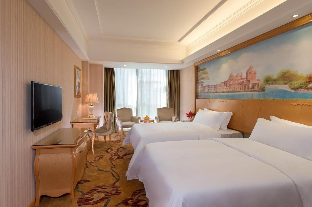Vienna Hotel Shenzhen Baoneng City Plaza ภายนอก รูปภาพ