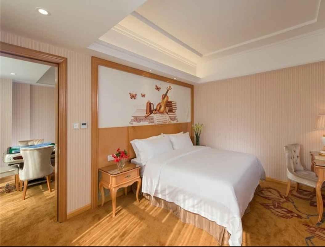 Vienna Hotel Shenzhen Baoneng City Plaza ภายนอก รูปภาพ